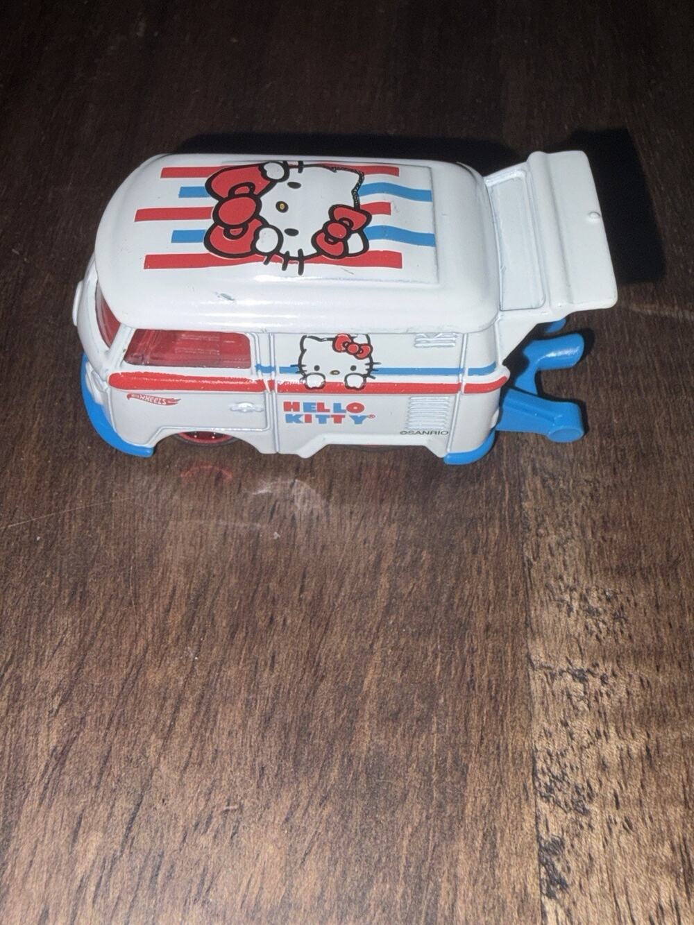 Hot Wheels Hello Kitty Volkswagen Bus Kool Kombi 2021 Screen Time Series